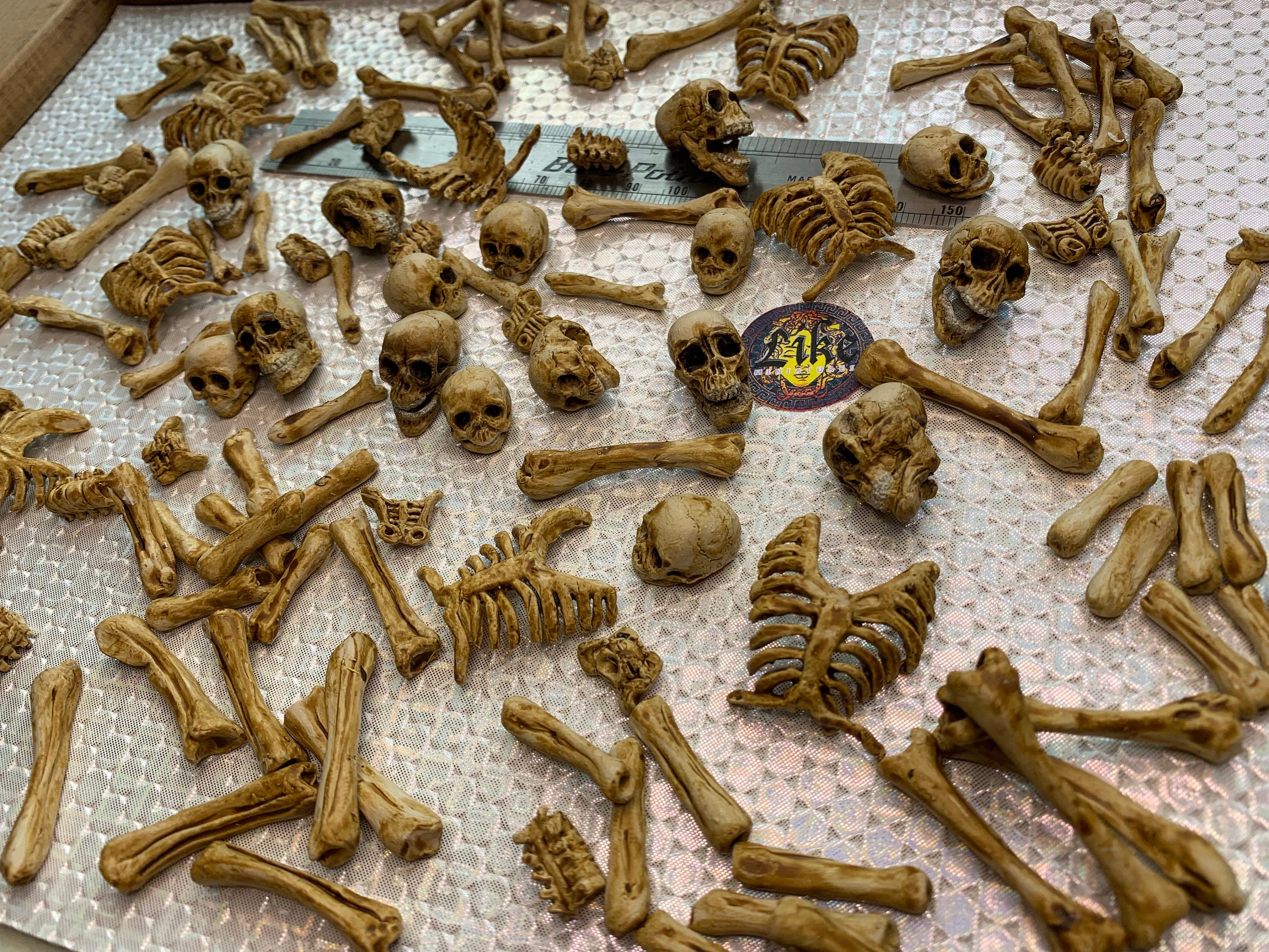Mini Skulls - Mini Bone - Skull Figure - Big Pile of Bones 12th