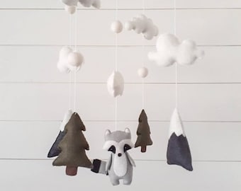 Raccoon and Mountains Baby Mobile / Felt Mobile / Baby Mobile / Forest Decor / Mobile / Woodland Decor