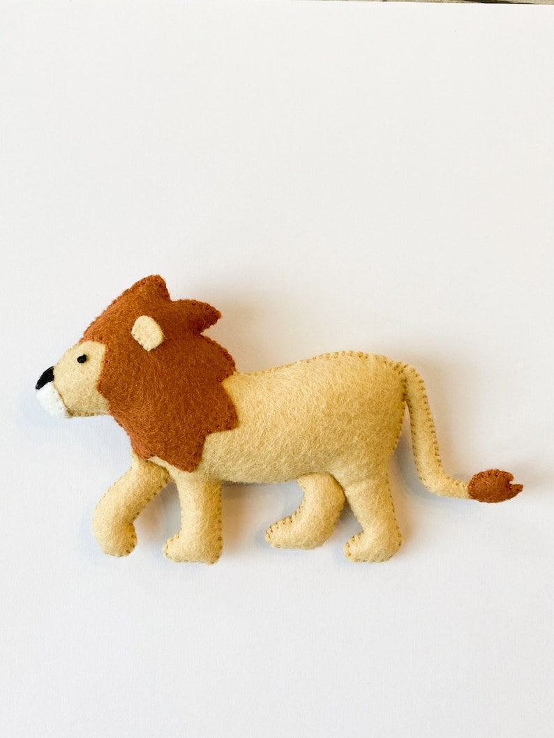 Lion Pattern PDF/ Felt Lion/ Sewing pattern/ Instant download/ Lion ornament imagem 3