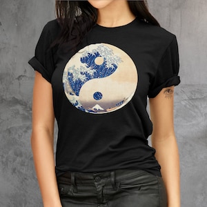 Great Wave Off Kanagawa Graphic T-Shirt, Japan Shirt, Cool Japanese Grunge Shirt, Aesthetic shirt, Kawaii clothing, Hokusai Wave shirt