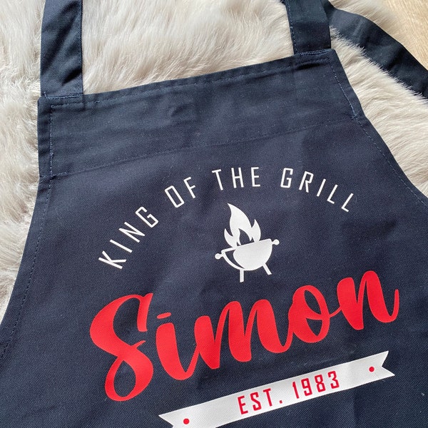 Personalisierte Grillschürze „King of the Grill“ Schürze für Männer mit Name Grillen Vatertag individuelles Geburtstagsgeschenk für Männer