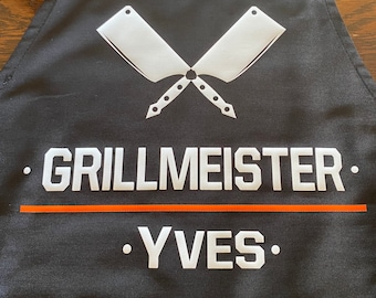 Personalisierte Grillschürze „Grillmeister“ Schürze für Männer mit Name Grillen Vatertag individuelles Geburtstagsgeschenk für Männer