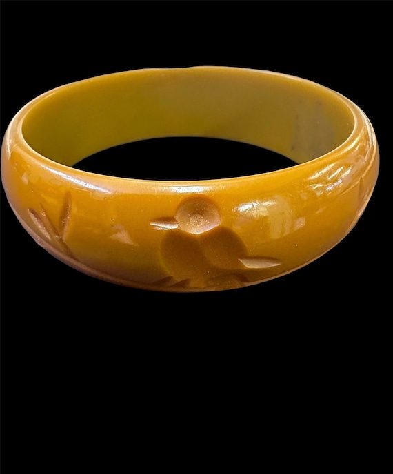 1940s Vintage Butterscotch, Black, and Red Floral Carved End of Day Bakelite Bangle