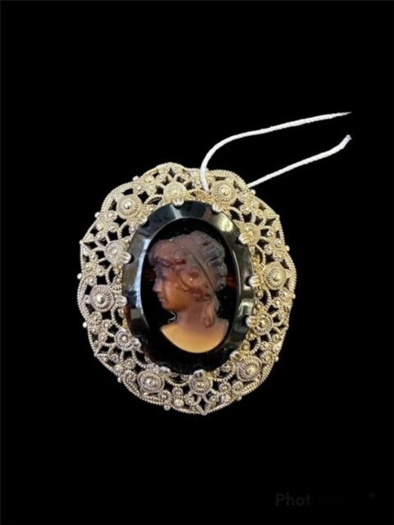 1960's cameo (glass) Brooch