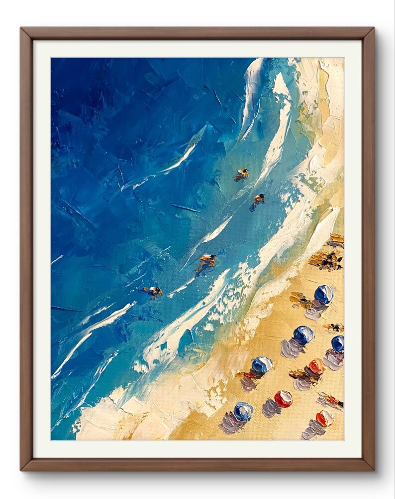 Peut inclure: Une peinture abstraite repr&eacute;sentant une sc&egrave;ne de plage avec de l'eau bleue, des vagues blanches et du sable jaune. Il y a de petites figures dans l'eau et des parasols color&eacute;s sur le sable.