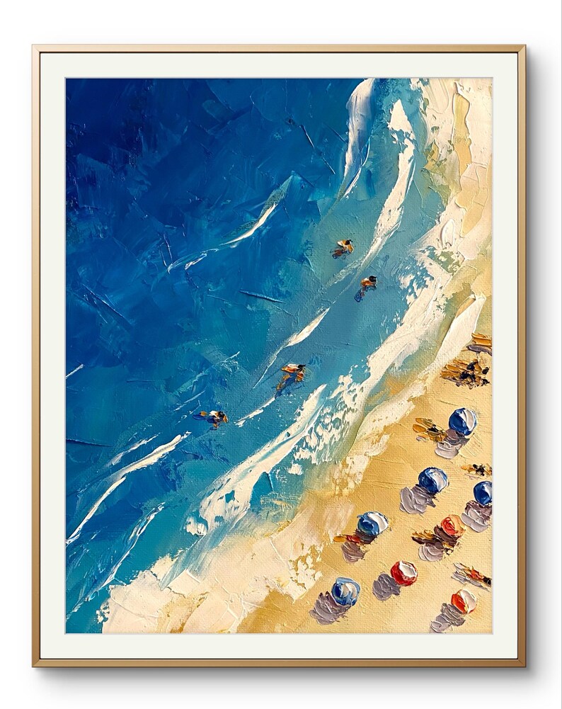 Peut inclure: Une peinture repr&eacute;sentant une sc&egrave;ne de plage avec de l'eau bleue, des vagues blanches et du sable jaune. On y voit de petites figures de personnes nageant dans l'eau et des parasols color&eacute;s sur la plage.