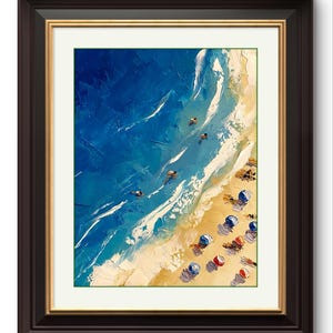 Peut inclure: Une peinture abstraite repr&eacute;sentant une sc&egrave;ne de plage avec de l'eau bleue, des vagues blanches et du sable jaune. On y voit de petites figures dans l'eau et des parasols rouge, blanc et bleu sur la plage.