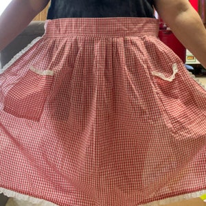 Vintage country apron, red checkered apron, vintage apron, lace apron
