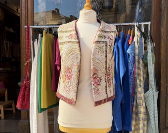 Ärmellose, wendbare Jacke
