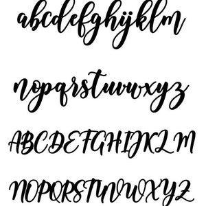 K&ouml;nnte beinhalten: Ein Alphabet-Diagramm mit Klein- und Gro&szlig;buchstaben in einer kursiven Schriftart. Die Buchstaben sind schwarz auf wei&szlig;em Hintergrund.