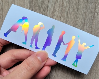 Può includere: Un adesivo olografico con la parola "ARMY" scritta in colori arcobaleno. Le lettere sono formate da silhouette di persone.
