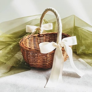 Bloemenmeisjesmand met lint. Mini dubbel gestoomde shopper. Kindermand. Bruidsmeisjesmand. Eggs Hunter-mand.