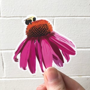 Sticker bij op bloem | Echinacea met een bij gestanste sticker |  | Geïllustreerde vinylsticker zonnehoed