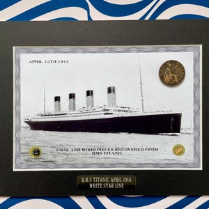 A4サイズのタイタニック号遺物展示：回収された石炭、木材、1912年製の