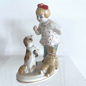 vintage Ukrainien Polonsky Figurine en céramique Fille avec chien années 1960