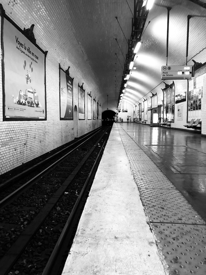 Paris Metro Station Bonne Nouvelle image 1