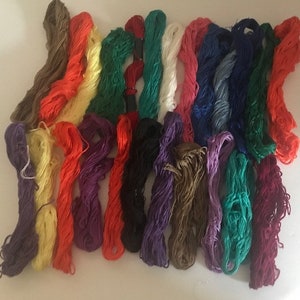 Veel strengen veelkleurige borduurgaren Lot, dmc-borduurgaren kleurenkaart, dmc-borduurgarenassortiment