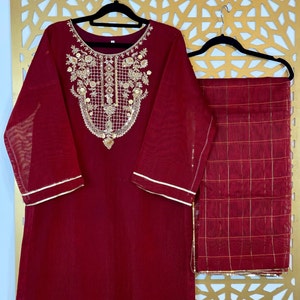 Agha Noor Burgundy Red Khaddi Net Shirt & Dupatta