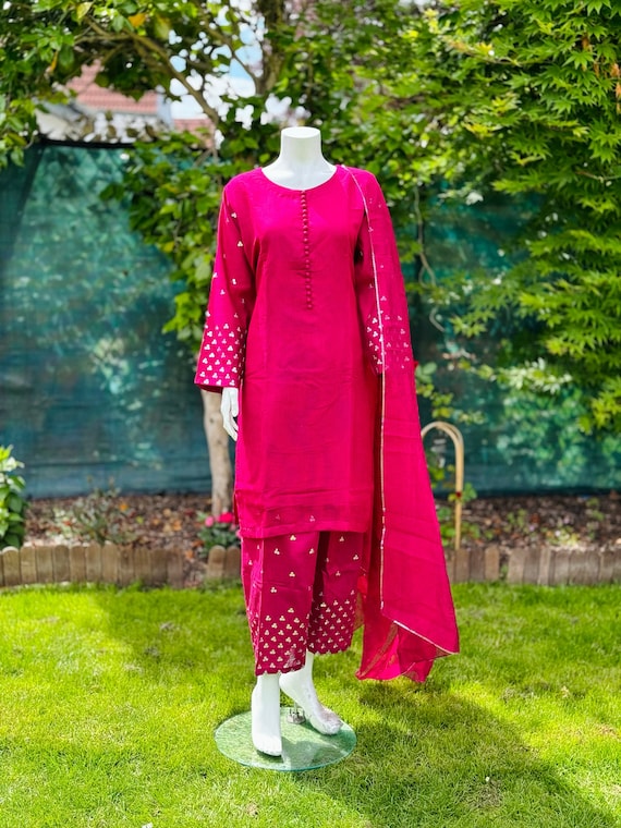 Agha Noor Pink Cotton Net Suit