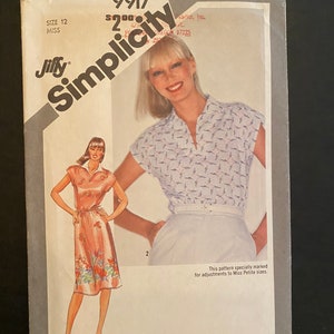 Simplicity 9917 size 12 uncut and in brand new condition. Jiffy top and dress pattern