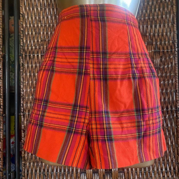 27” waist//Vintage 90s does 60s High Waist Plaid Shorts
