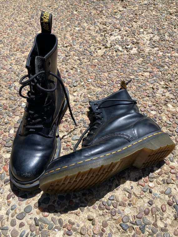 Size 7//Black 1460 Dr Martens AirWair Leather Boot