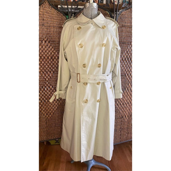 Louis Vuitton TRENCH CABAN JACKET BURBERRY WOMEN KHAKI 100% silk T38  ref.458858 - Joli Closet