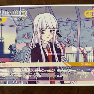 Op de afbeelding: Een digitale illustratie van een jonge vrouw met lang wit haar, die een zwarte blazer en een rode stropdas draagt. De achtergrond is een wazig beeld van een stadsbeeld met bomen en een raam. De tekst "CHAPTER 03 MORNING" wordt in de linkerbovenhoek weergegeven. De tekst "Kyoko Kirigiri" wordt in de linkerbenedenhoek weergegeven. De tekst "SPEAKING" wordt in de rechterbovenhoek weergegeven. De tekst "It More Than Just a " wordt in het midden onderaan het beeld weergegeven.