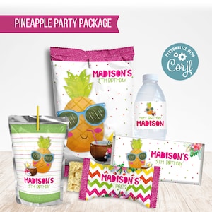 Può includere: Pacchetto di favori per feste a tema ananas con uno schema di colori rosa, bianco e verde. Il pacchetto include una scatola di succo, un sacchetto di patatine fritte, una barretta di cioccolato, una bottiglia d'acqua e una borsa di dolcetti. Ogni articolo presenta un ananas dei cartoni animati con occhiali da sole e che tiene una noce di cocco.