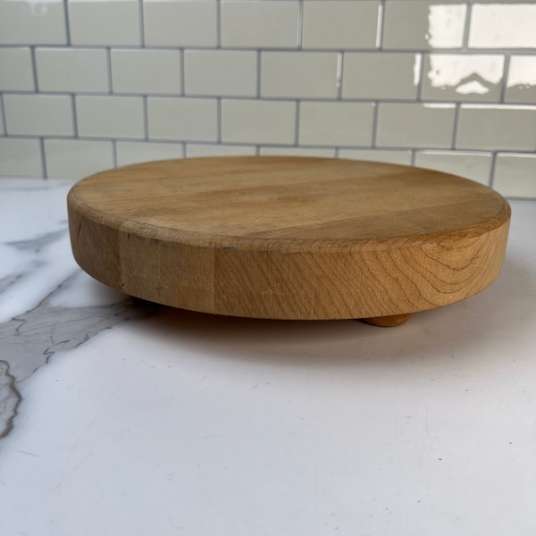 Weathered Cutting Board with feet 10.5" / Food Photography Props / Primitive Tools / Round / Multi color / thick cutting board