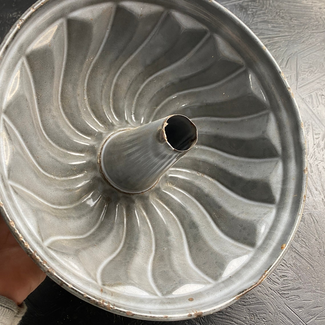 Vintage Enamel Swirl Design Bundt Pan / Jello Mold / Enamel / Etsy Sweden