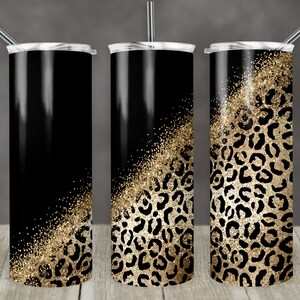 Pode incluir: Três copos de aço inoxidável preto com glitter dourado e um design de estampa de leopardo. Os copos são todos do mesmo tamanho e têm uma tampa e um canudo.