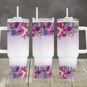 Könnte beinhalten: Drei Edelstahlbecher mit einem lilafarbenen Ombre-Design und einem Blumenmuster. Die Becher haben einen Deckel und einen Strohhalm.
