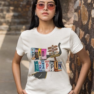 Tシャツ ロード トリッピン ナンバープレート 文字 シャツ 透明な背景 ロード トリップ シャツ デザイン デジタル ダウンロード PNG 冒険にイエスと言う
