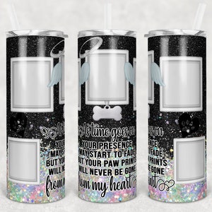 Puede incluir: Un vaso negro y blanco con acabado brillante. El vaso tiene tres marcos de fotos con alas de ángel y el texto "As time goes on your presence may start to fade but your paw prints will never be gone from my heart".