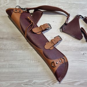 Leather BACK QUIVER for arrows with Bow holding straps