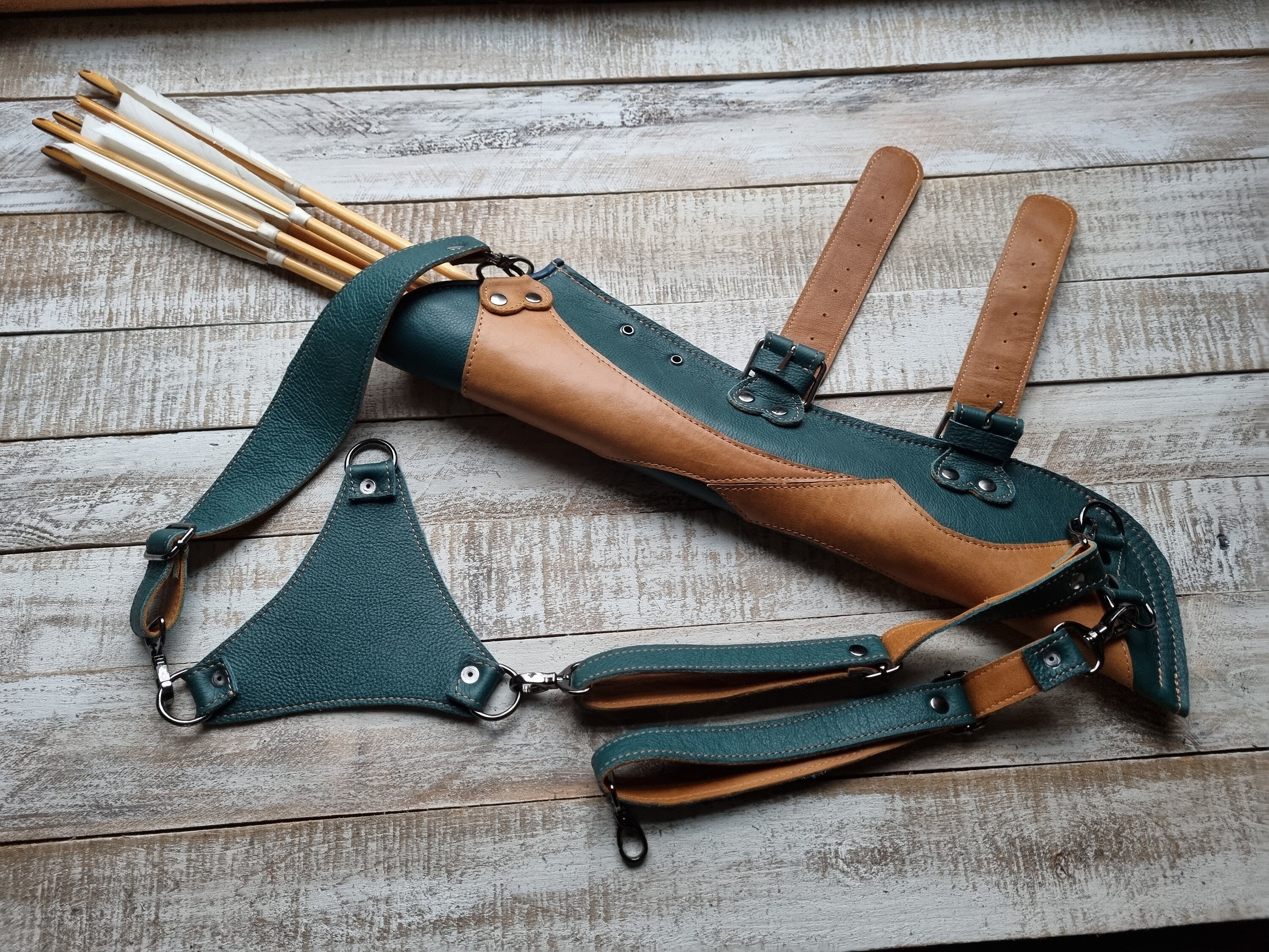 Leather BACK QUIVER for arrows with Bow holding straps