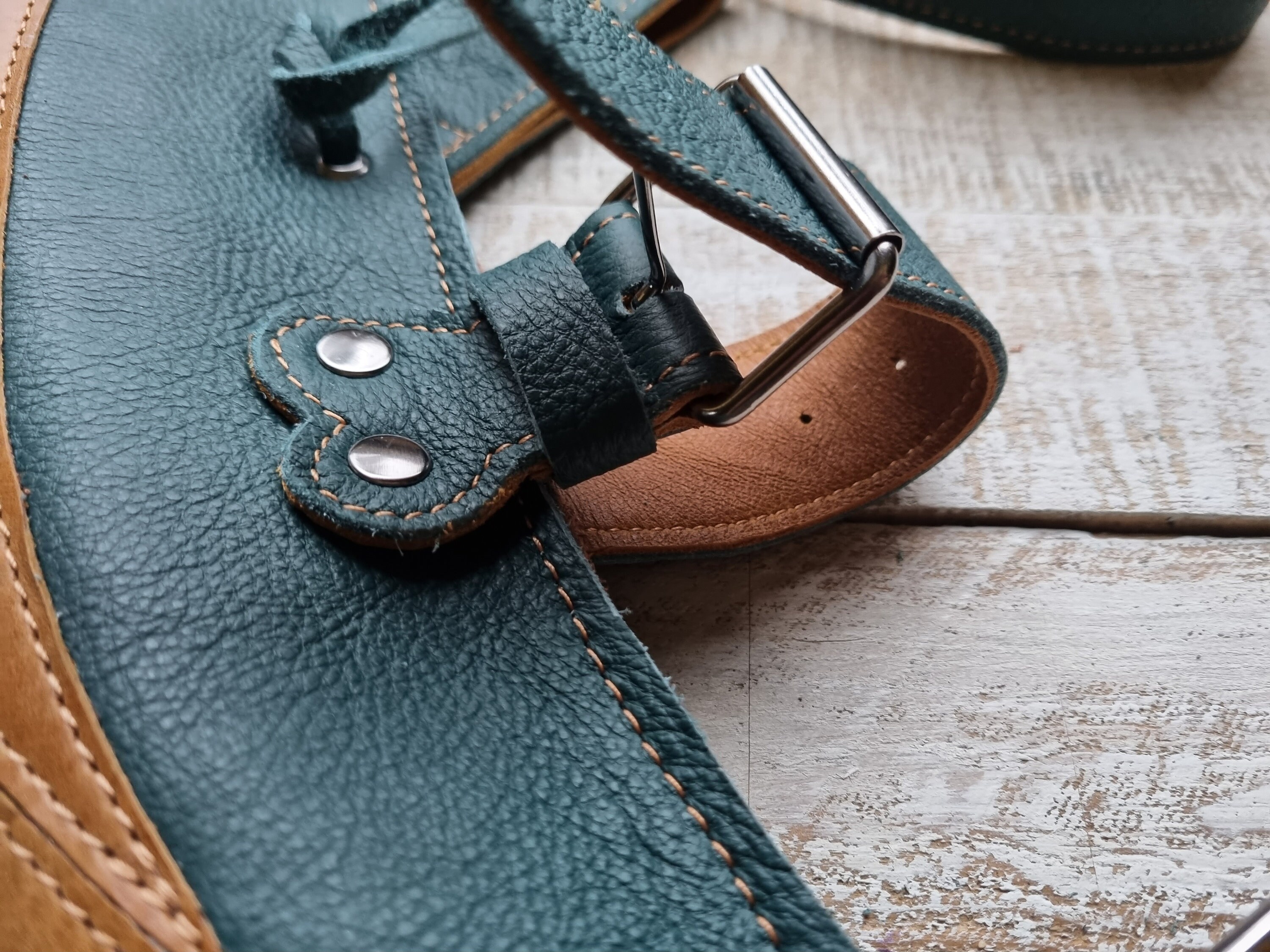 Leather BACK QUIVER for arrows with Bow holding straps