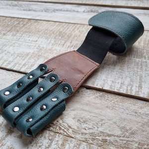 3-Finger Leather Archery Shooting Glove with Rubber Band for Perfect Fit *