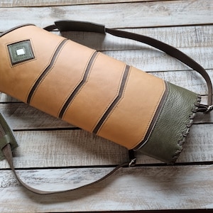 Large Leather Back Quiver with Bow Holder Straps – Adjustable for Comfort