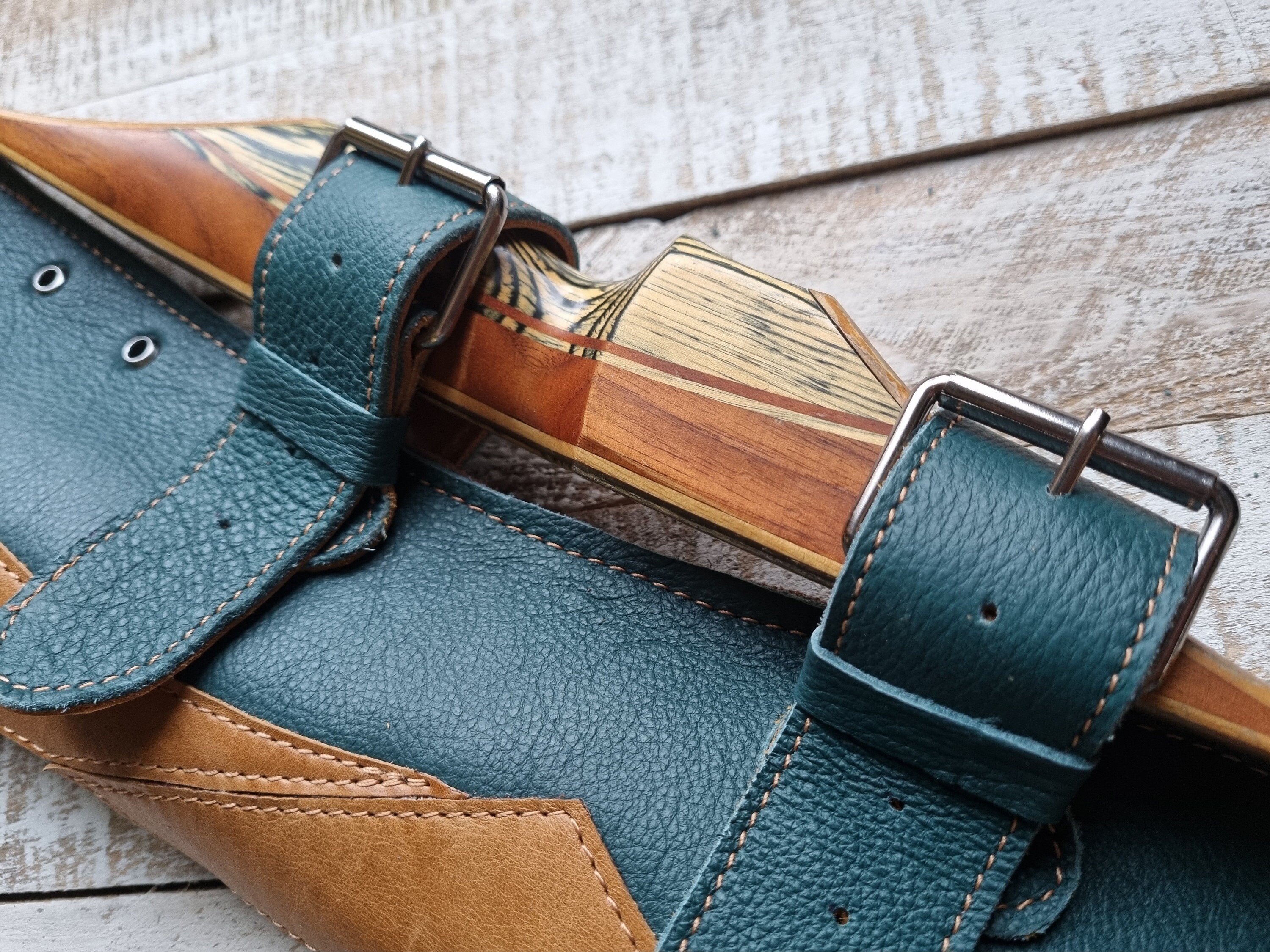 Leather BACK QUIVER for arrows with Bow holding straps