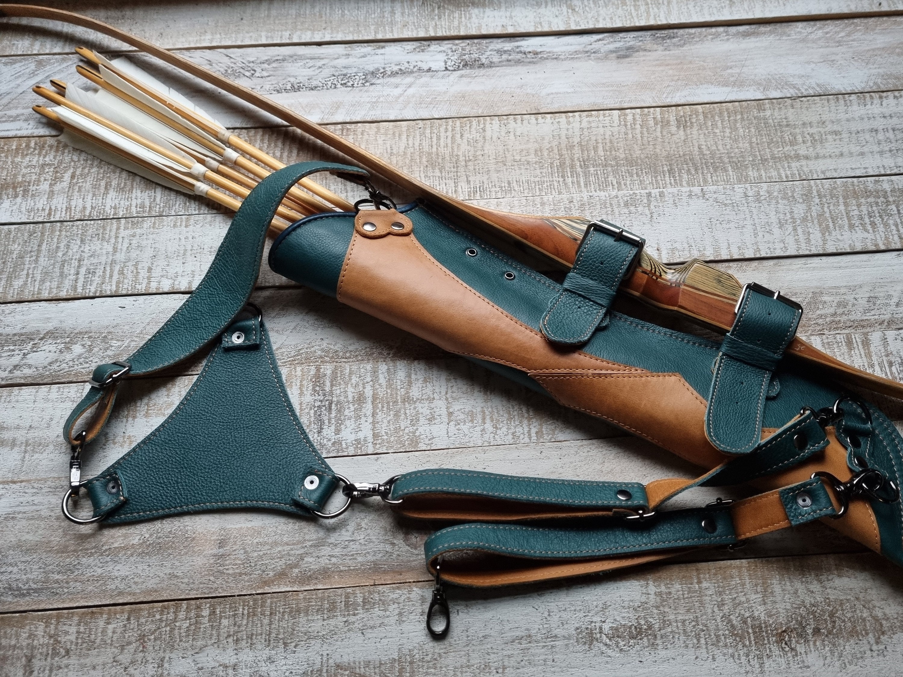 Leather BACK QUIVER for arrows with Bow holding straps