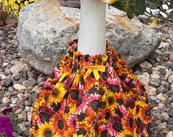 Fall Daisy and Sunflower Flower dress with Straw Hat Outfit Clothing Large Concrete Porch Goose Lawn  Spring Holiday