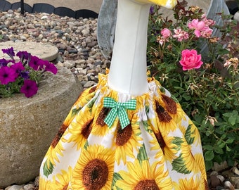 Sunflower Concrete Lawn  Large Goose clothing Spring Fall dress with Straw Hat Outfit