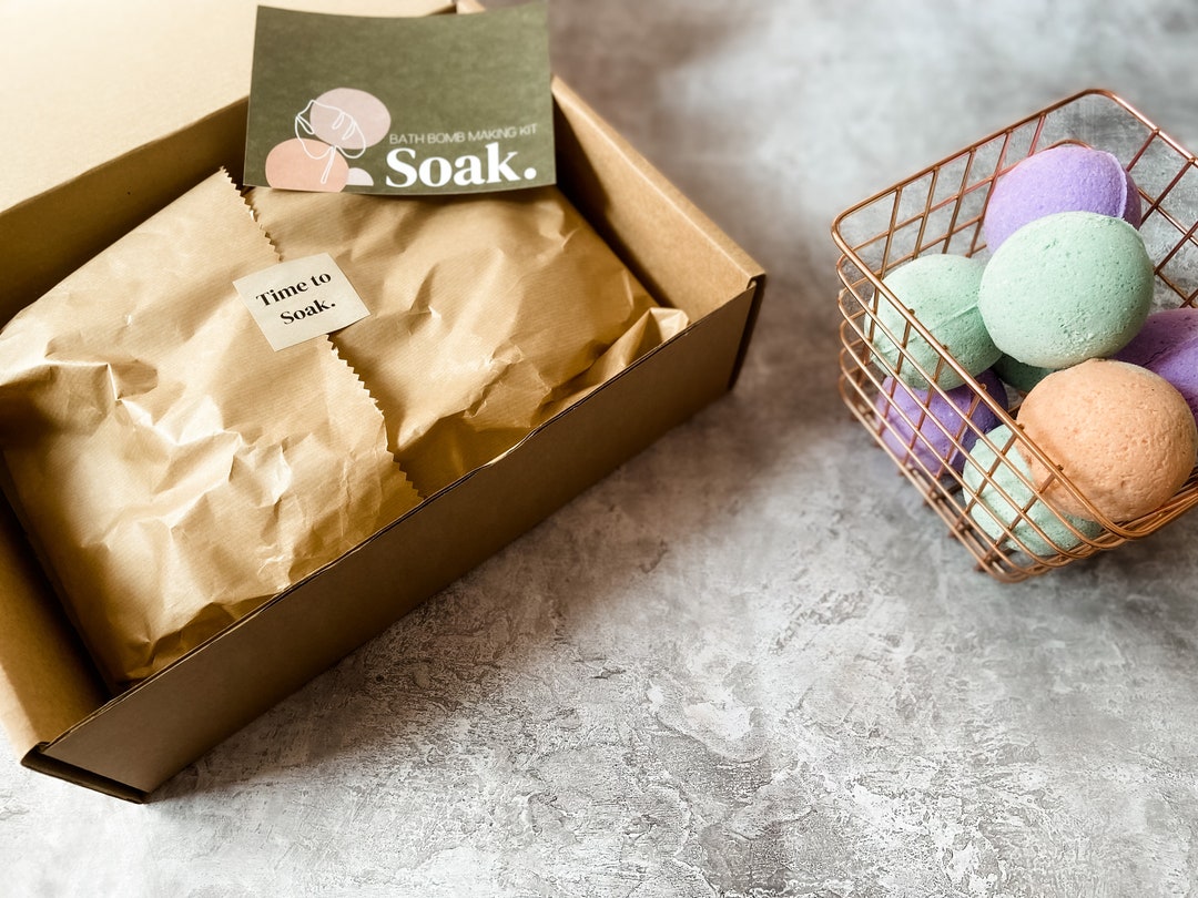 Soak Bath Bomb Making Kit 100% Natural & Vegan Ingredients Make Your Own Bath  Bombs at Home 