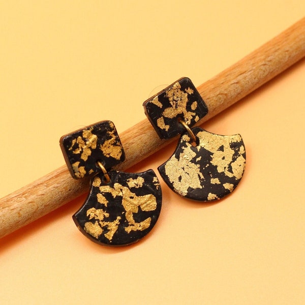 Black and Gold handmade polymer clay earrings | Inca golden dangle earrings | Gold leaf black earrings | Modern elegant black round earrings