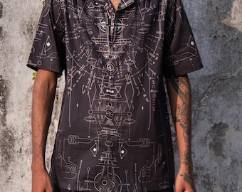 QUASAR Herrskjorta med knappar, heltäckande tryck, present till honom, herrskjorta med ravemotiv, streetwear, festivalkläder