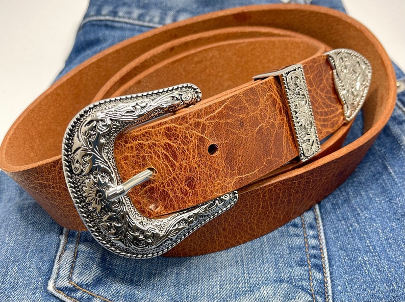 Western Leather Belt 1 1/2" | Tapered Ranger Belt | Cowboy Rodeo Mens leather belt | Genuine Leather Belt for men and women Custom leather belt
High Quality belt
cowboy belt
Water Buffalo Belt
Premium Leather Belt
Genuine Leather Belt
Brown Leather