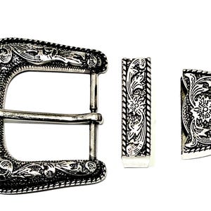 Western belt buckle Antique silver finish Floral engrave Fits belts up to 1 1/2" (38 mm) Heavy solid