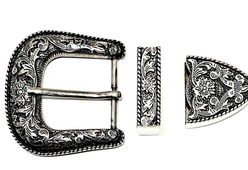 Western belt buckle Antique silver finish Floral engrave Fits belts up to 1 1/2" (38 mm) Heavy solid